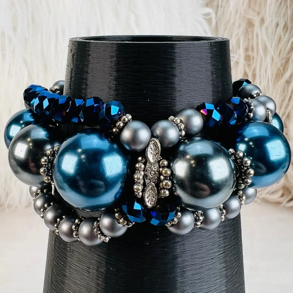 Gorgeous, super unique costume bracelet, vintage
